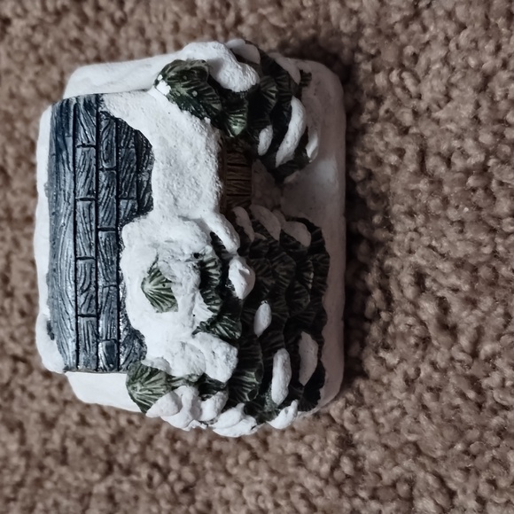 RSVP HAND PAINTED COLD-CAST COTTAGE STONE BARN THE AMERICAN MUSIC SERIES - Picture 8 of 10